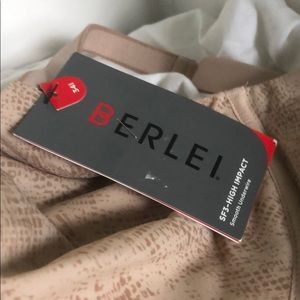 berlei Intimates & Sleepwear - Berlei SF3 high impact smooth underwire sports bra berlei Intimates & Sleepwear - Berlei SF3 high impact smooth underwire sports bra